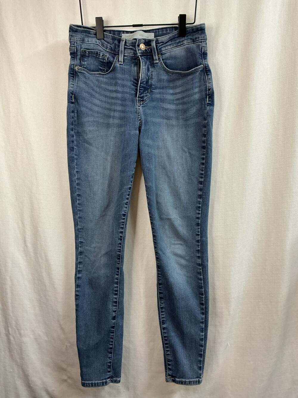 Signature by Levi Strauss & Co. Gold Label Women's Totally Shaping Skinny Jeans